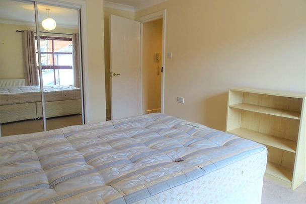 2 Bed Flat - Photo 1