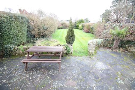 The Spur, Slough - Photo 5