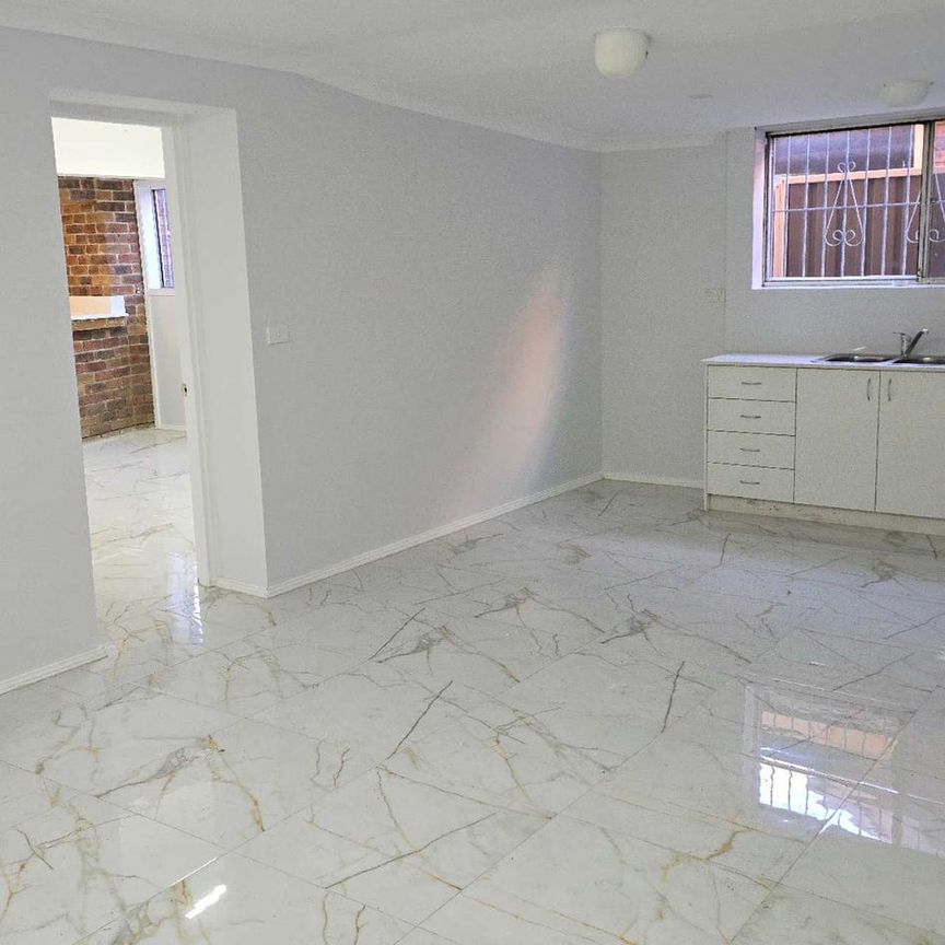 NEW RENOVATED 3-BEDROOM GROUND FLOOR HOUSE FOR LEASE!!! PERFECT FOR FAMILY OCCUPIERS!!! STUDENT ACCOMMODATION AND WORKING VISA!!! "MUST INSPECT" - Photo 1