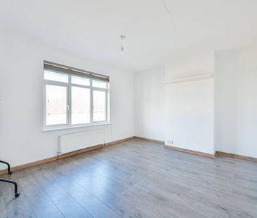 3 bedroom end of terrace house to rent - Photo 2