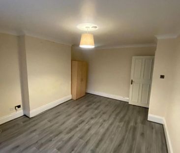 3 bedroom apartment to rent - Photo 5