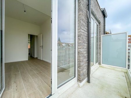 Nieuw, zuid-west gericht appartement gelegen vlakbij de Dumortierlaan. Inpandige parking te huur - Photo 2