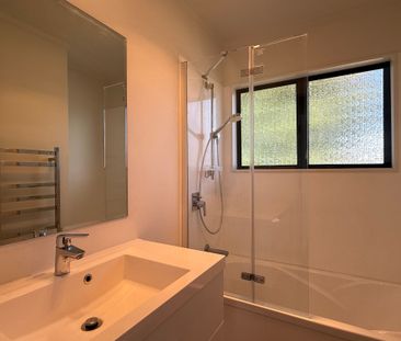 Versatile Dual-Living Home - Ideal for Large Families or Shared Living - Photo 1