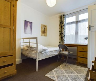 4 bedroom terraced house to rent - Photo 5