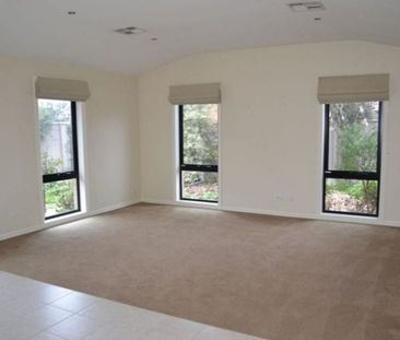 48 Lake Street, Wendouree - Photo 1