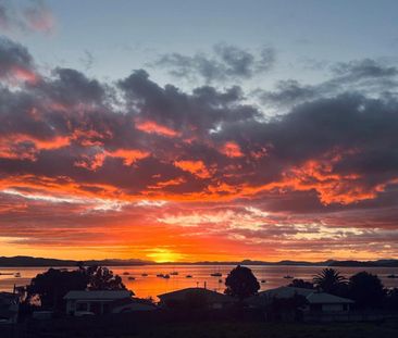 Fully furnished - stunning harbour views in ... - Photo 1