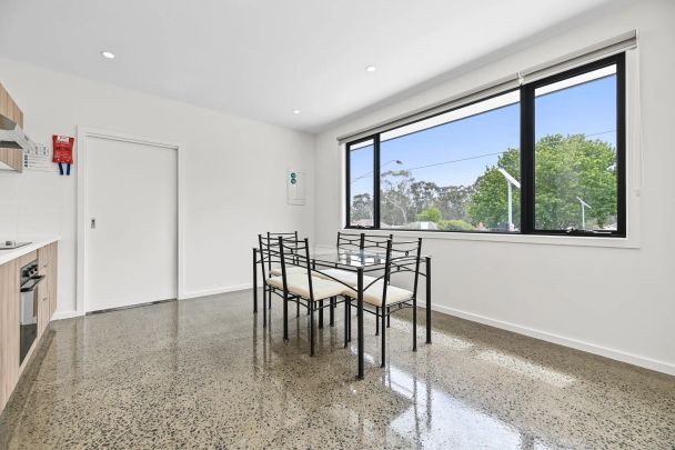 Brand new fully furnished rooms with private courtyards – All bills included! - Photo 1