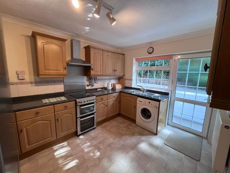 3 bedroom semi-detached house to rent - Photo 2
