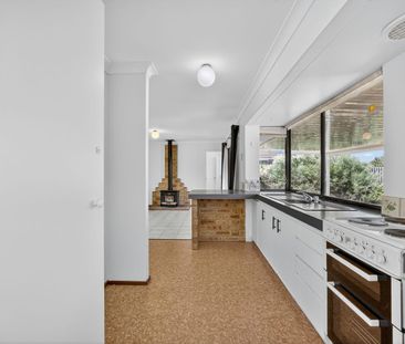 Quiet Park Front Family Home - Photo 3