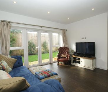 3 bedroom semi-detached house to rent - Photo 1