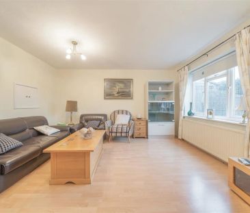 3 bed terraced house to rent in Ash Hill Close, Bushey, WD23 - Photo 4