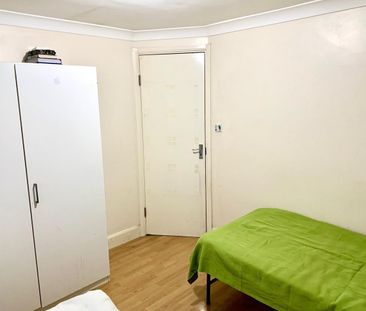 Room in a Shared House, Grove Green Road, E11 - Photo 6