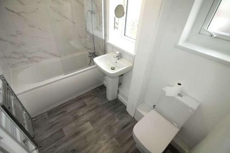 Mimosa Drive, Hebburn, Tyne & Wear, NE31 - Photo 2