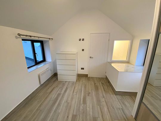 £800 PCM, Newly Refurbished One Bedroom Coach House with Small Garden in Corporation Road, Grangetown, Cardiff, CF11 7AP - Photo 1