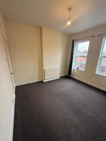 2 bedroom end of terrace house to rent - Photo 5