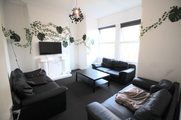 9 Bed - 213 Belle Vue Road, Woodhouse, Leeds - LS3 1HG - Student - Photo 1