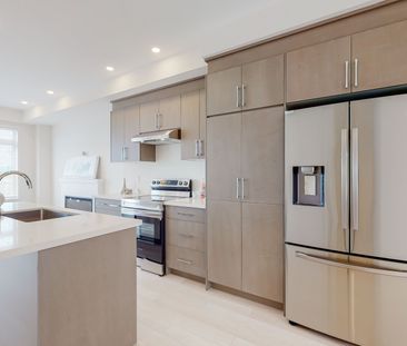 For Lease - 10 Seacoasts Circle, Vaughan, Ontario - Photo 2