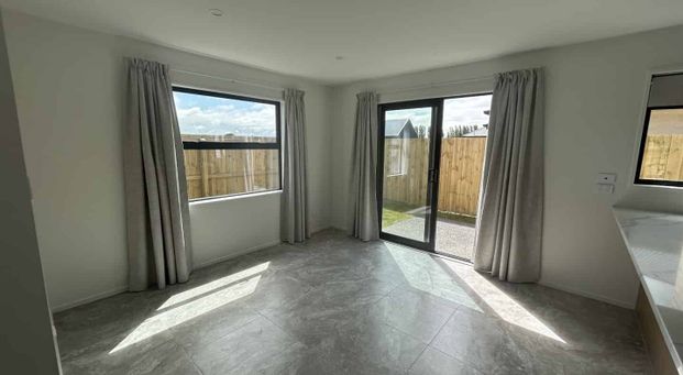 Why not Woodend! - Photo 1