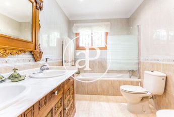 Luxury Villa for rent in Turís, Valencia