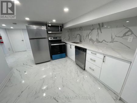 477 OSSINGTON AVENUE - Photo 3