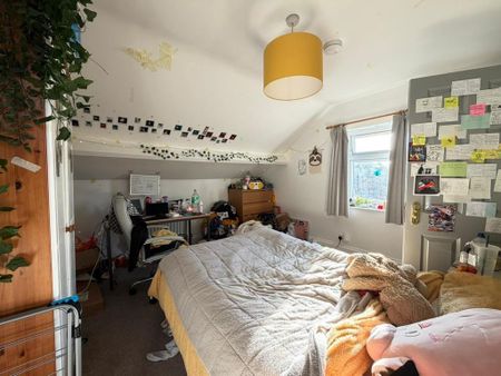 4 bedroom end of terrace house to rent - Photo 4