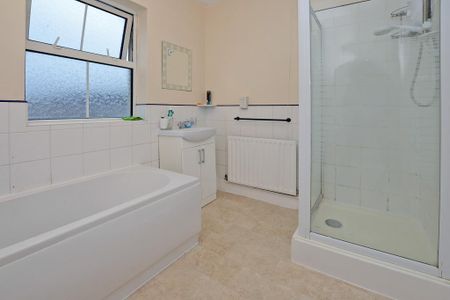 1 bedroom in a house share to rent - Photo 3