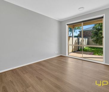 2 Buckley Way, Lynbrook - Photo 5