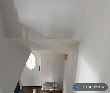 2 bedroom semi-detached house to rent - Photo 6