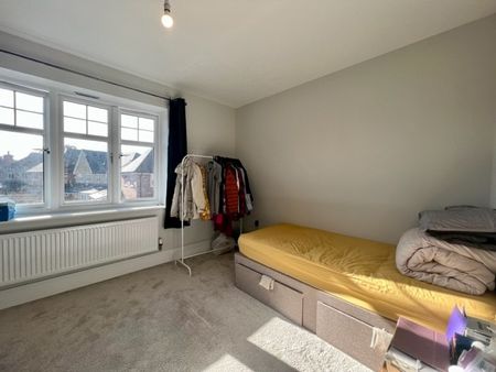 The Hedgerows, Crookham Village, Fleet, Hampshire, GU51 - Photo 4