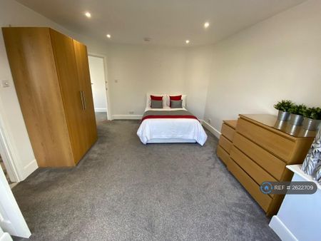 1 bedroom in a house share to rent - Photo 5