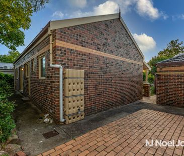 CHARACTER CLINKER COTTAGE - Photo 4