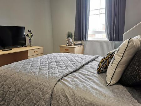 1 bedroom in a house share to rent - Photo 2