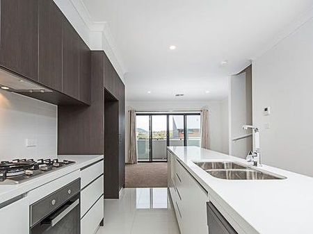Tri-Level Townhouse in a Prime North Canberra Location! - Photo 5