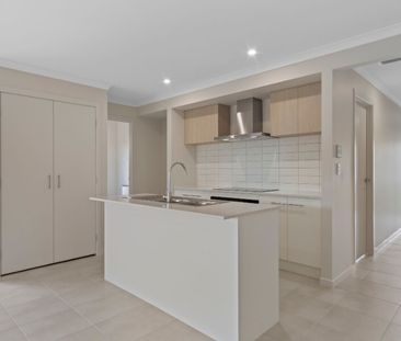 Modern Family Home in Montview Estate with Multiple Living Spaces, ... - Photo 5