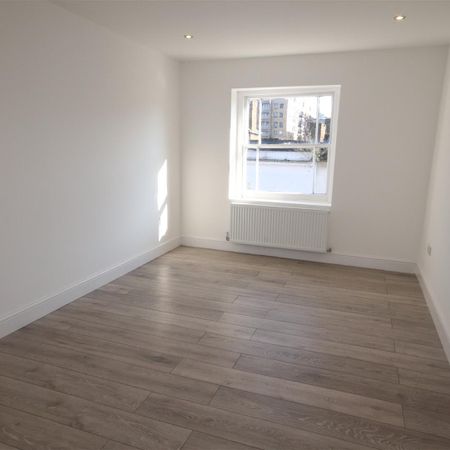 2 bedroom Apartment to let - Photo 3