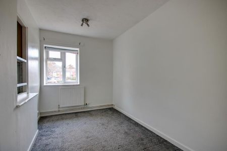 3 bedroom end of terrace house to rent - Photo 2