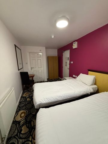 Room 208, SimplyStay Lincoln Road, Skegness, Lincolnshire, PE25 2EA - Photo 3