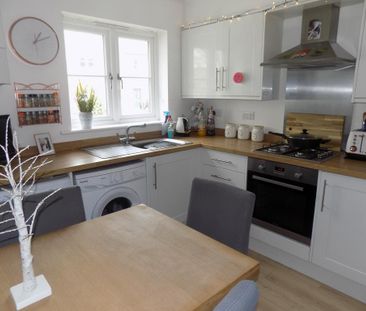 2 bedroom terraced house to rent - Photo 4