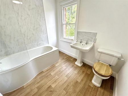 3 bedroom end of terrace house to rent - Photo 4