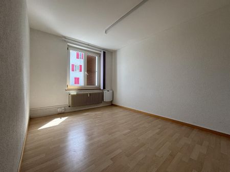 Bel appartement de 4 pièces au coeur de Tavannes - Photo 4