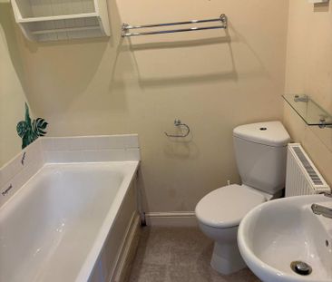 1 bedroom in a house share to rent - Photo 5