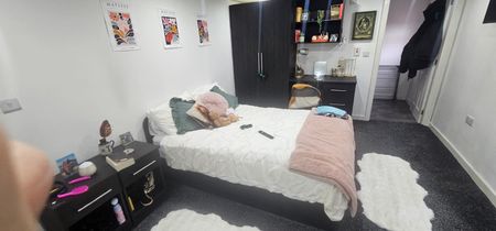2 Bed - Flat 3, 24 Kensington Terrace, Hyde Park, Leeds - LS6 1BE - Student - Photo 2