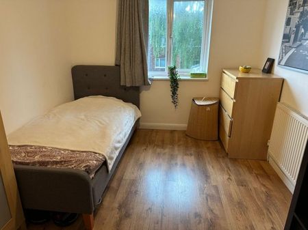 Buckingham Avenue - Photo 5