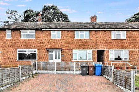 Three Bedroom House To Let on Coltsfoot Road - Photo 2