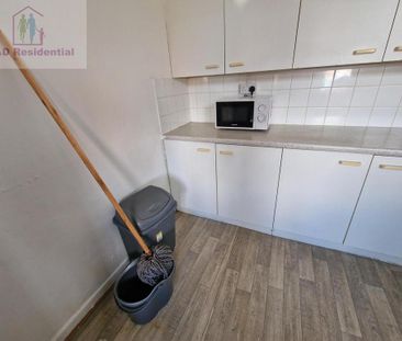 2 bedroom end of terrace house to rent - Photo 3