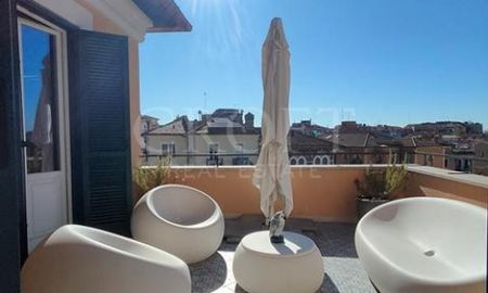 Parioli-Attic: Beautifuly restored modern penthouse. Large living rooms, study, dining, 5 bedrooms, 4 baths, 3 panoramic terraces, two parking spaces. Elegant building with doorman. rif. 2242 - Photo 4