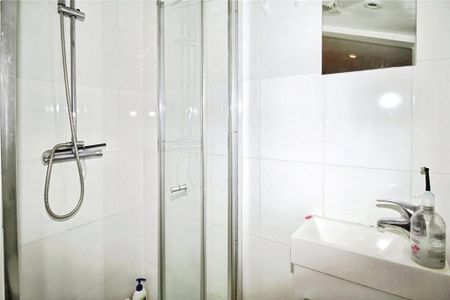 3 bedroom flat to rent - Photo 5