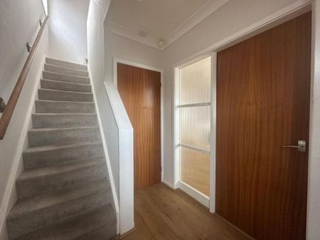 3 bedroom apartment to rent - Photo 4