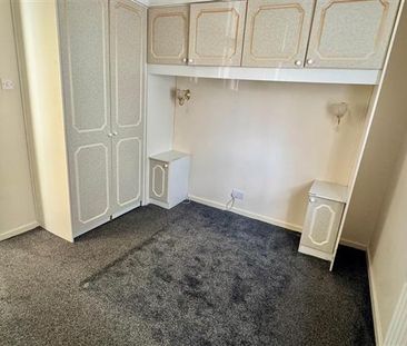 2 bedroom semi-detached house to rent - Photo 2