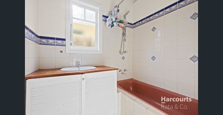 Delightful Three Bedroom - Photo 2